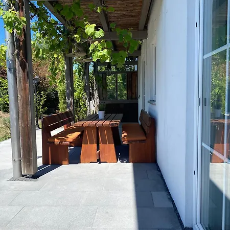 شقة Traumhafte Familien Am Chiemsee Bergpanorama Sonnenuntergang Terrasse Grillplatz Mit Bis Zu 3 Schlafzimmern Fuer Bis Zu 6 Personen
