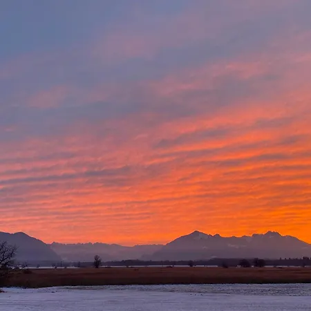 Traumhafte Familien Am Chiemsee Bergpanorama Sonnenuntergang Terrasse Grillplatz Fuer Bis Zu 6 Personen