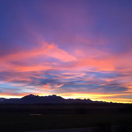 شقة Traumhafte Familien Am Chiemsee Bergpanorama Sonnenuntergang Terrasse Grillplatz Mit Bis Zu 3 Schlafzimmern Fuer Bis Zu 6 Personen *