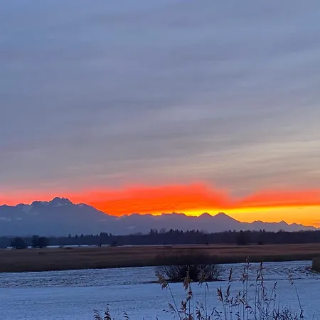アパート Traumhafte Familien Am Chiemsee Bergpanorama Sonnenuntergang Terrasse Grillplatz Fuer Bis Zu 6 Personen *